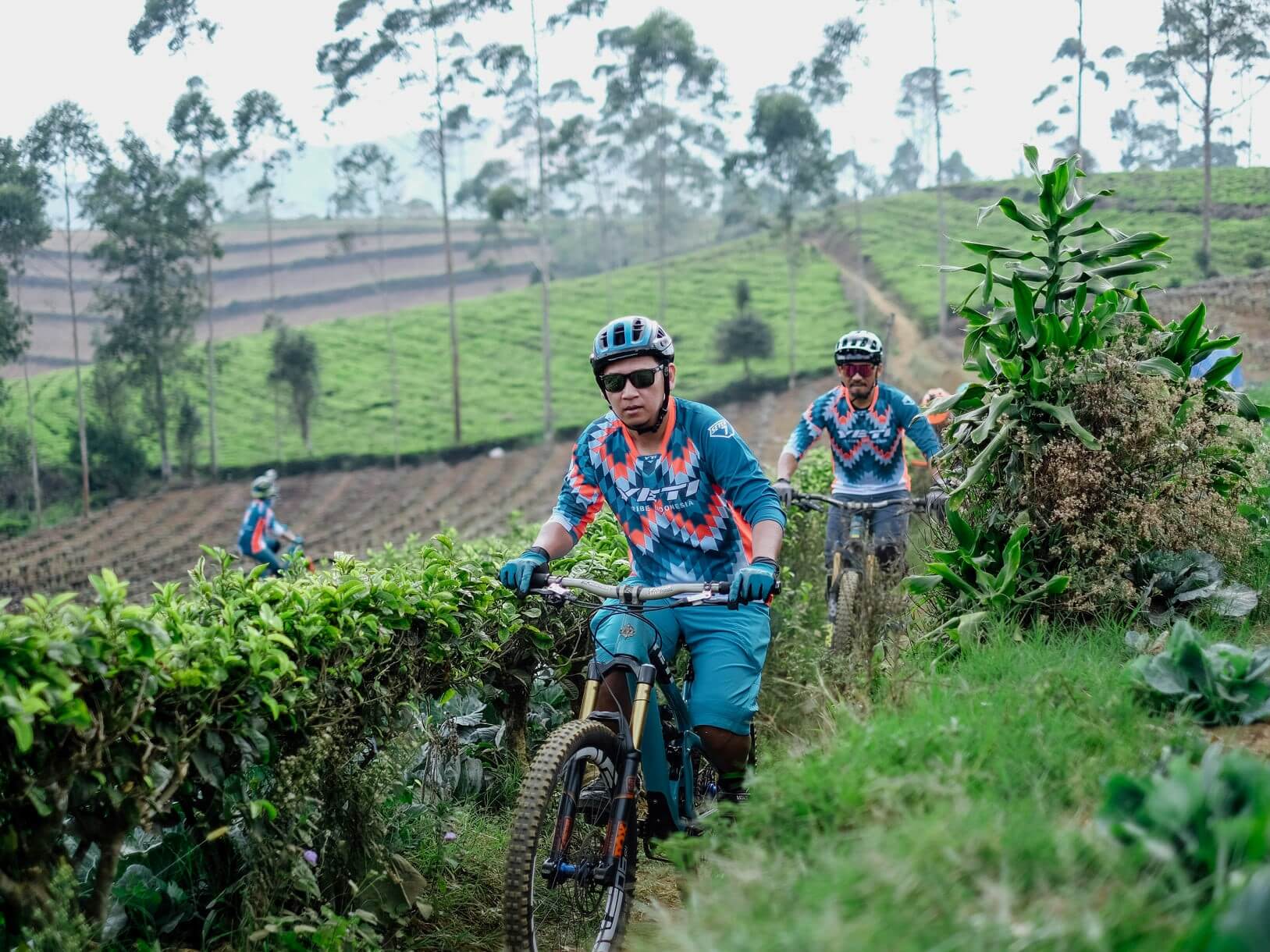 Jelajah Gunung dengan Roda Dua bersama Yeti Tribe Indonesia